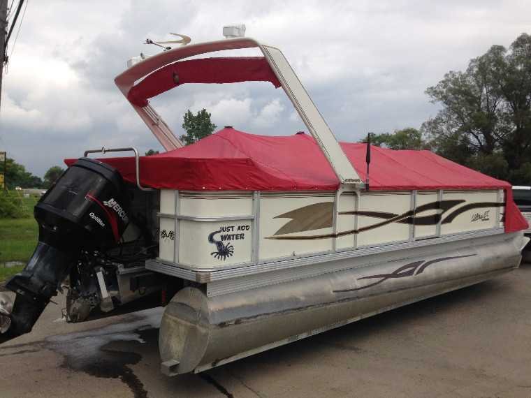 2000 Crest Ultra 27ft Pontoon