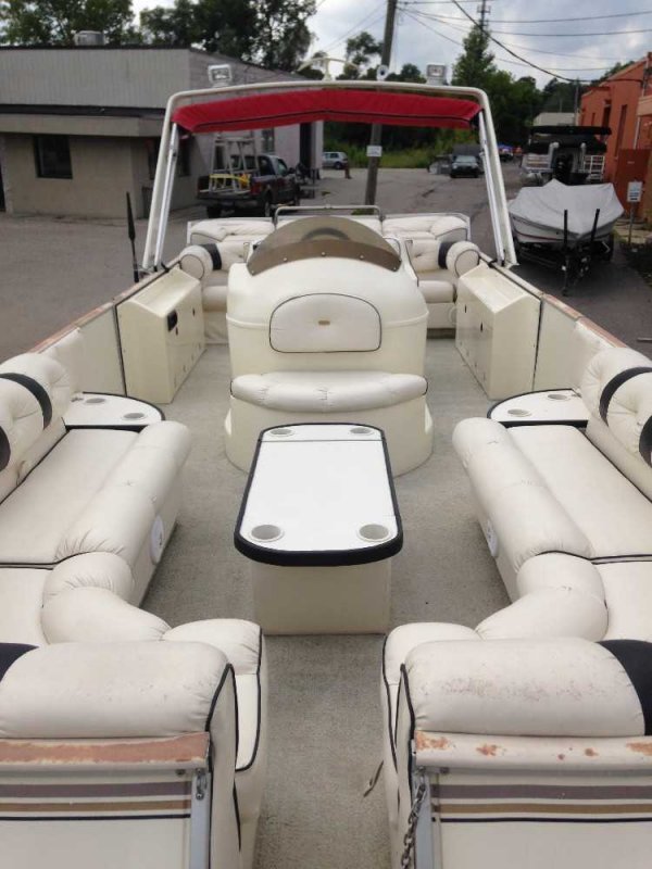 2000 Crest Ultra 27ft Pontoon